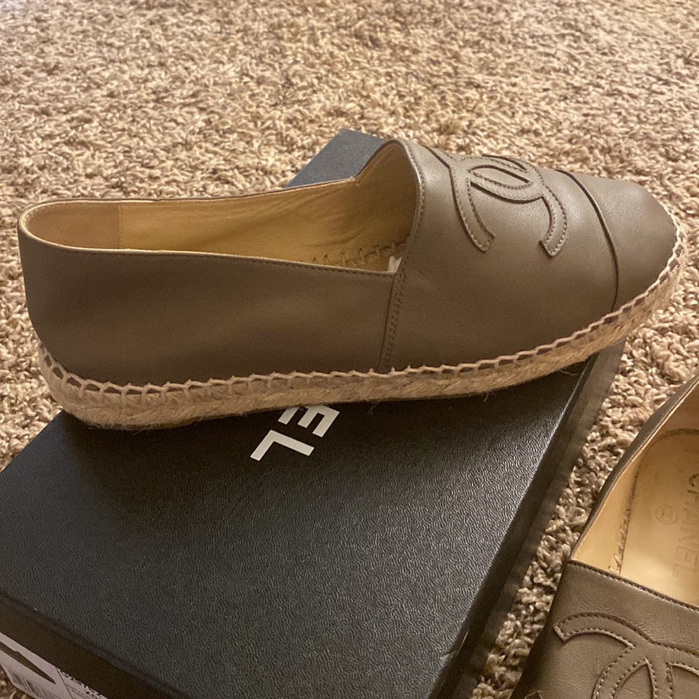 CHANEL Lambskin CC Espadrilles - Picture 6 of 13